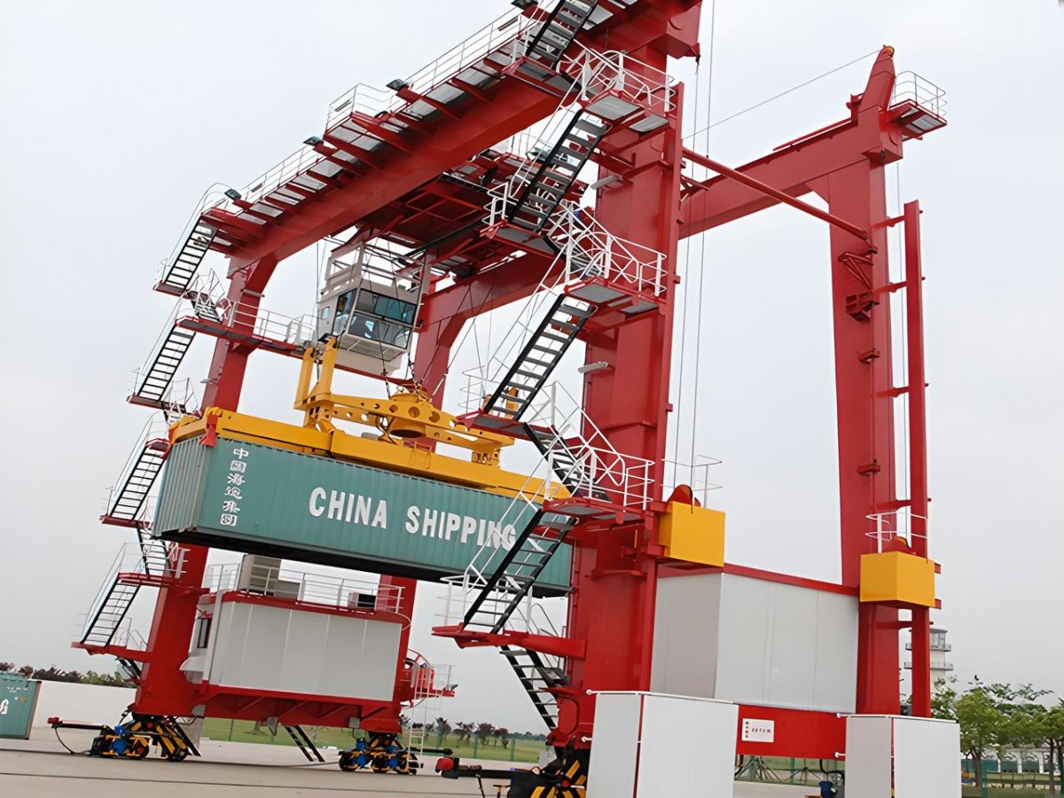 Different Types of Cranes and Their Role in Cargo Handling